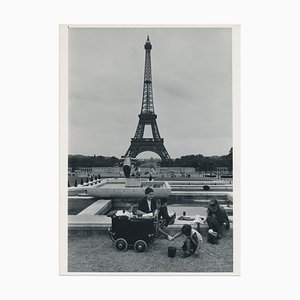 Tour Eiffel, France, 1950s, Photographie Noir & Blanc