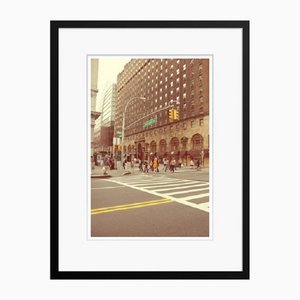 Stuart Möller, Woman in Orange on Lexington, 2013, Farbfotografie