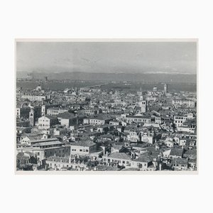 Fotografía en blanco y negro de la ciudad de Venecia, Italia, años 50