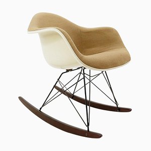 Mecedora de Charles & Ray Eames para Vitra, años 70