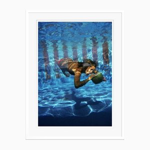 Slim Aarons, Bevanda sott'acqua, 1972, fotografia a colori