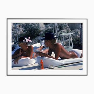 Slim Aarons, Sunbathing in Antibes, 1976, Fotografía a color