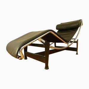 Chaise longue LC4 Bauhaus de cuero negro de Le Corbusier para Cassina