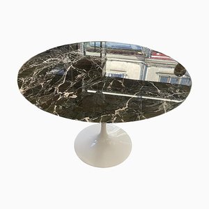 Tavolo Tulip in marmo verde di Eero Saarinen per Knoll Inc