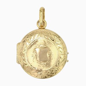 French Chiseled Medallion in 18 Karat Yellow Gold, 1900s