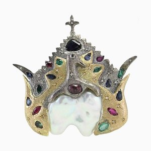 Broche Artisanale en Or et Argent avec Diamant Rubis Emeraude et Perle Baroque