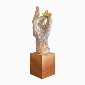 Johan Creten, Escultura de mano con flor, cerámica