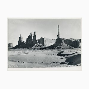 Fotografia in bianco e nero di Monument Valley, Utah / Arizona, Stati Uniti, anni '60