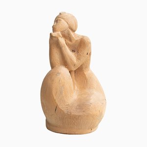 Figura de mujer de madera