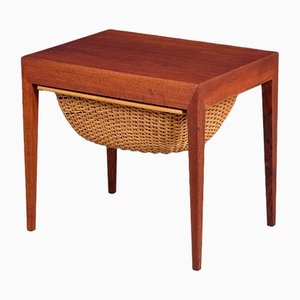 Mesita de noche o mesa de costura danesa Mid-Century de Severin Hansen para Haslev Møbelsnedkeri, años 50