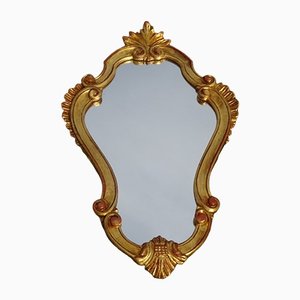 Antiker Spiegel mit goldenem Holzrahmen