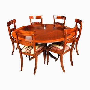 Tavolo da pranzo rotondo con sei sedie di William Tillman, XX secolo, set di 7