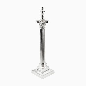 Lámpara de mesa victoriana de columna corintia bañada en plata, siglo XIX