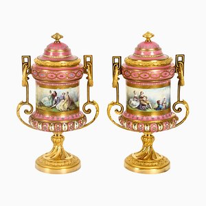 Vasi Sevres rosa con coperchio, Francia, XIX secolo, set di 2