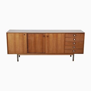 Credenza in legno di noce con piedi in metallo nello stile di George Nelson, anni '60