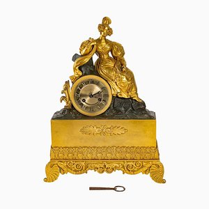Horloge en Bronze Doré et Patiné