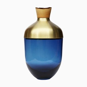 Große Blaue India Vessel I Vase von Pia Wüstenberg