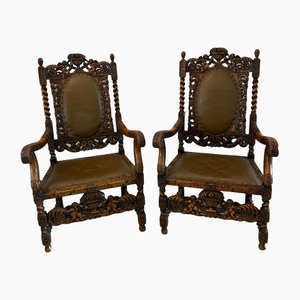 Sillones victorianos antiguos grandes de nogal tallado y cuero. Juego de 2