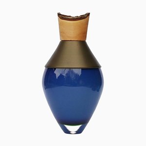 Petit Vase I en Laiton et Bleu Opalin par Pia Wüstenberg