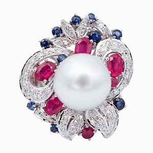 Anello in oro bianco 14 carati con perla dei mari del sud, rubini, zaffiri e diamanti