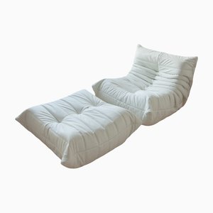 Sillón Togo de cuero blanco y puf de Michel Ducaroy para Ligne Roset. Juego de 2