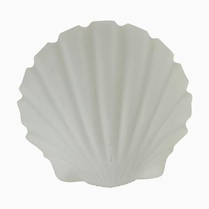 Mid-Century Shell Wandlampe aus Opalglas von Glashütte Limburg, 1960er