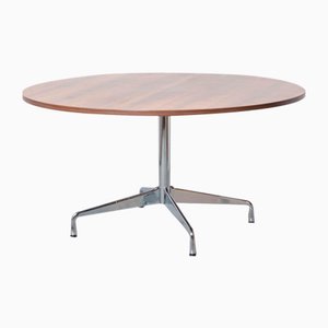 Runder segmentierter Tisch aus Nussholz von Charles Ray Eames für Vitra