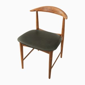 Cowhorn Chair aus Nussholz & schwarzem Leder, 1960er