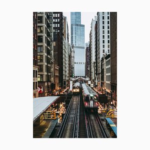 Immagini di una prospettiva aerea, treni che passano sui binari nel centro di Chicago, fotografia