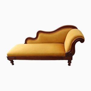 Chaise longue de caoba con tapicería dorada, década de 1900