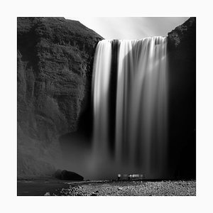 Alexey Druzhinin, Langer Wasserfall in Grau, Fotografie