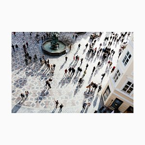 Alexander Spatari, High Angle View of Foule de gens sur la place de la ville pendant le coucher du soleil, Photographie