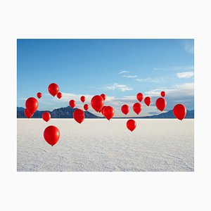 Andy Ryan, Groupe de Ballons Rouges sur Salt Flats, Photographie