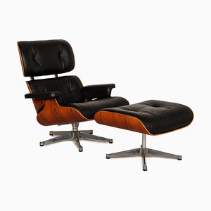 Fauteuil en Cuir Noir avec Tabouret par Charles & Ray Eames pour Vitra, Set de 2