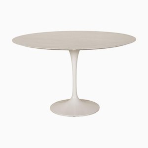 Mesa de comedor Tulip de mármol blanco de Eero Saarinen para Knoll Inc. / Knoll International