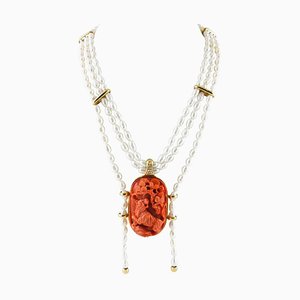 Graviertes Gesicht auf Roter Koralle, Diamant, Perle & 18 Karat Gelbgold Halskette