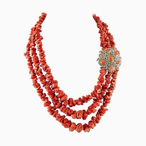 Collana in corallo rosso, diamanti, smeraldo, oro e argento