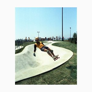 Colección Donaldson, patinadores con cascos y rodilleras en el parque de patinaje, papel fotográfico