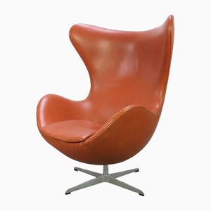 Cognacfarbener Egg Chair aus Leder von Arne Jacobsen für Fritz Hansen, 1980er