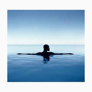 Getty Images, Homme avec les bras tendus flottant dans la mer, Papier photographique