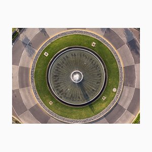 Hello World, fontana circolare inquadrata direttamente dall'alto, carta fotografica