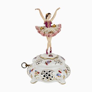 Statuetta musicale in porcellana di Ballerina