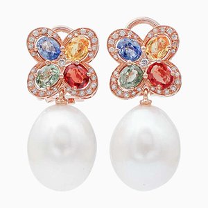 Boucles d'Oreilles en Or Rose 14K avec Perles Blanches, Saphirs et Diamants
