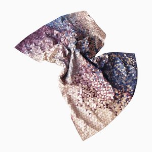 Textil de madera teñida en azul violeta de Elisa Strozyk