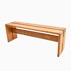 Banco de madera de pino de Charlotte Perriand para Les Arcs