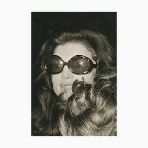 Jackie Kennedy mit Sonnenbrille, 1970er, Schwarz-Weiß-Fotografie
