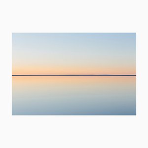 Imágenes de menta, la vista a la clara línea del horizonte donde la tierra se encuentra con el cielo, a través de la superficie inundada de Bonnev, papel fotográfico