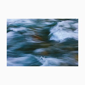 Immagini color menta, lunga esposizione dell'acqua del fiume che scorre, carta fotografica