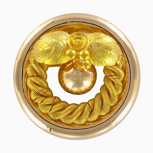 Spilla rotonda in oro giallo 18 carati, inizio XX secolo