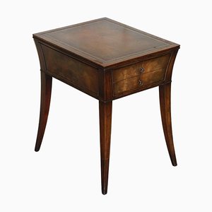 Lámpara de mesa victoriana de caoba curvada con un cajón y superficie de cuero marrón